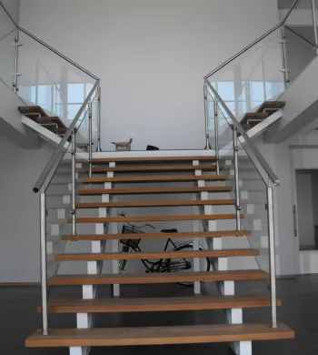 Escaleras de vidrio y aluminio en Irapuato